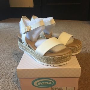 Soda Espadrille White Flatform Sandals size 8